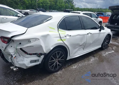 2021 Toyota Camry Se z USA, uszkodzony, nr VIN 4T1G11AKXMU497165